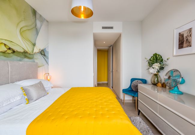 España Costa del sol Mijas Costa apartamento de vacaciones de lujo interior dormitorio vista