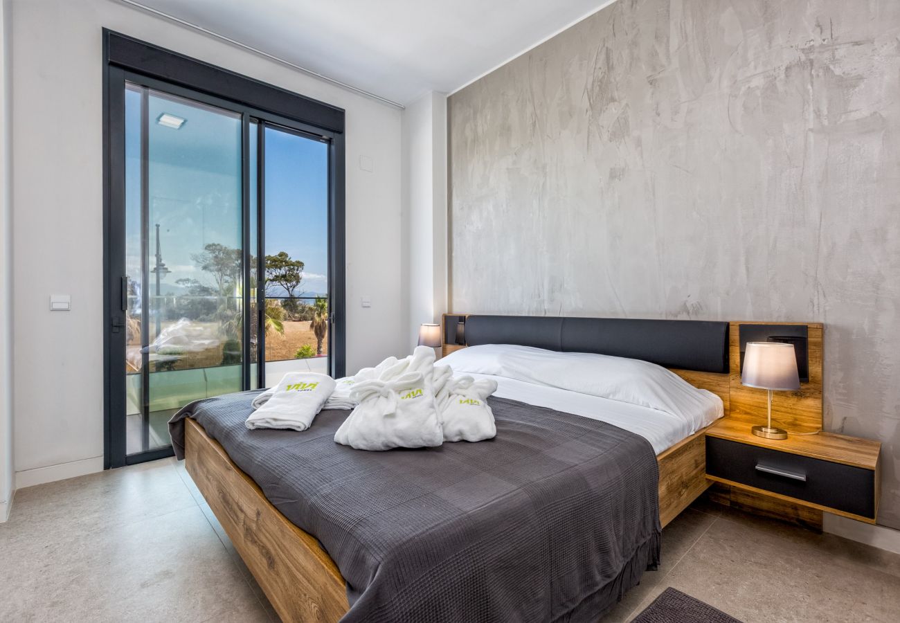 España Costa del Sol Torremolinos apartamento de vacaciones Oceana dormitorio interior de lujo vista