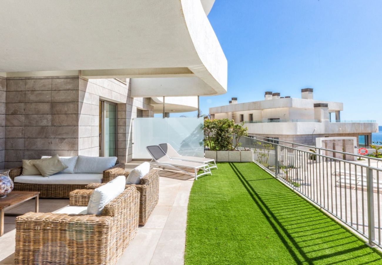 Apartamento en Mijas Costa - Mero - Piscina | Frente a la playa | Vistas al mar