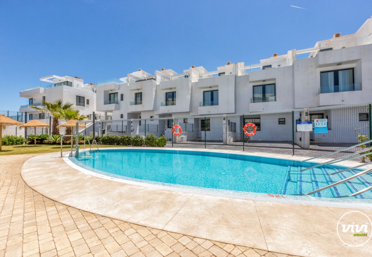 Apartamento en Fuengirola - ZUMO - ¡Jacuzzi, barbacoa, piscina, playa!