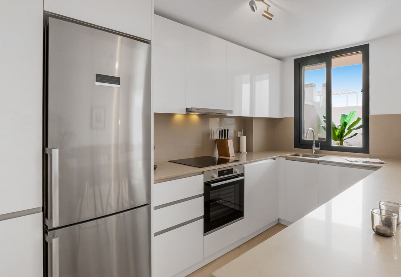 Apartamento en Estepona - ROLI - Casa de diseño | Terraza soleada | Vistas