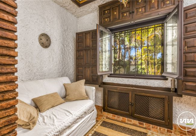 Habítacion con sofá, Villa Bella, Casa de vacaciones en Marbella