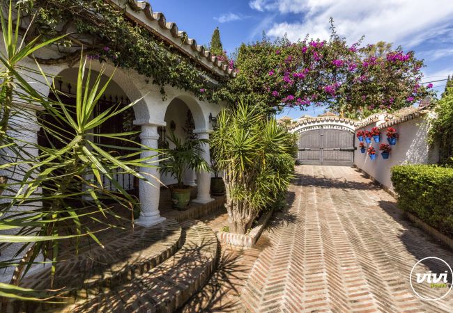 Entrada de coches de la villa, Villa Bella, Casa de vacaciones en Marbella