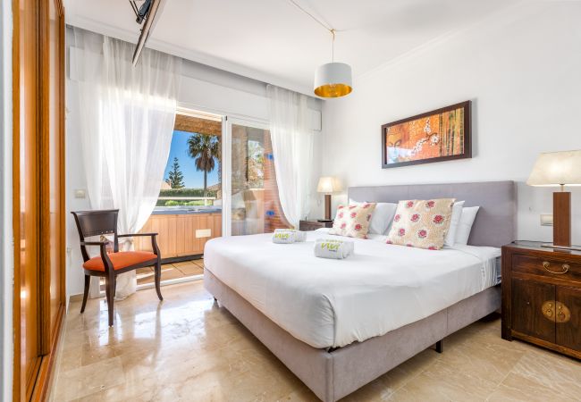 Apartamento en Mijas Costa - Malibu |  Gran ubicación | Vista al mar | Jacuzzi