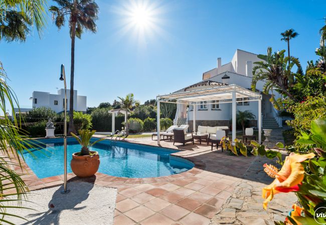 Villa en Estepona - Casa Blanca | Villa con jardín en Estepona Villa en Estepona - Casa Blanca | Villa con jardín en Estepona