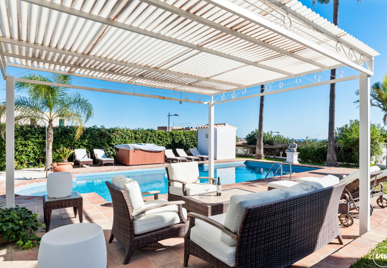 Villa en Estepona - Casa Blanca | Villa con jardín en Estepona