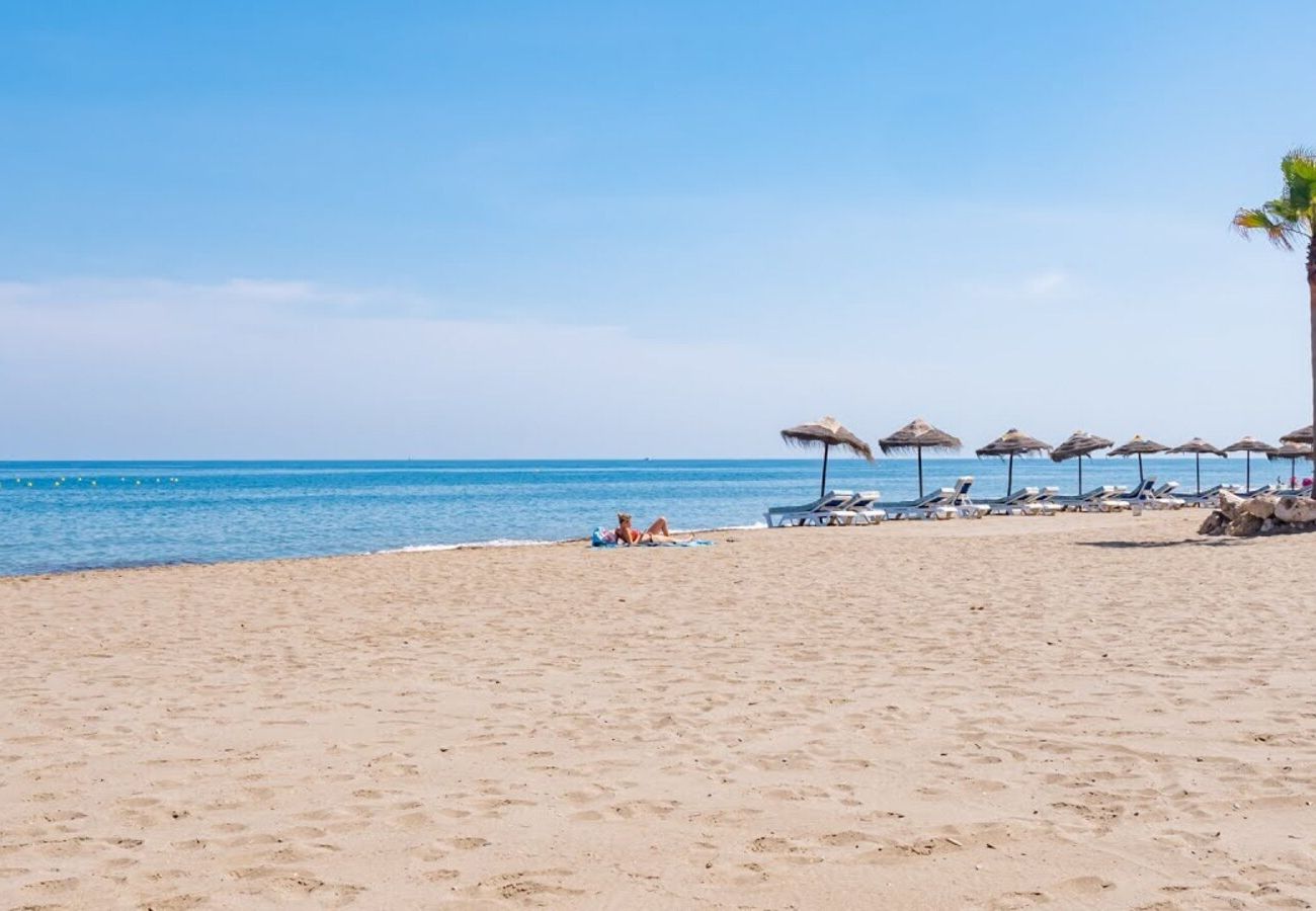 Apartamento en Estepona - Penthouse Feliz | con piscina en Estepona