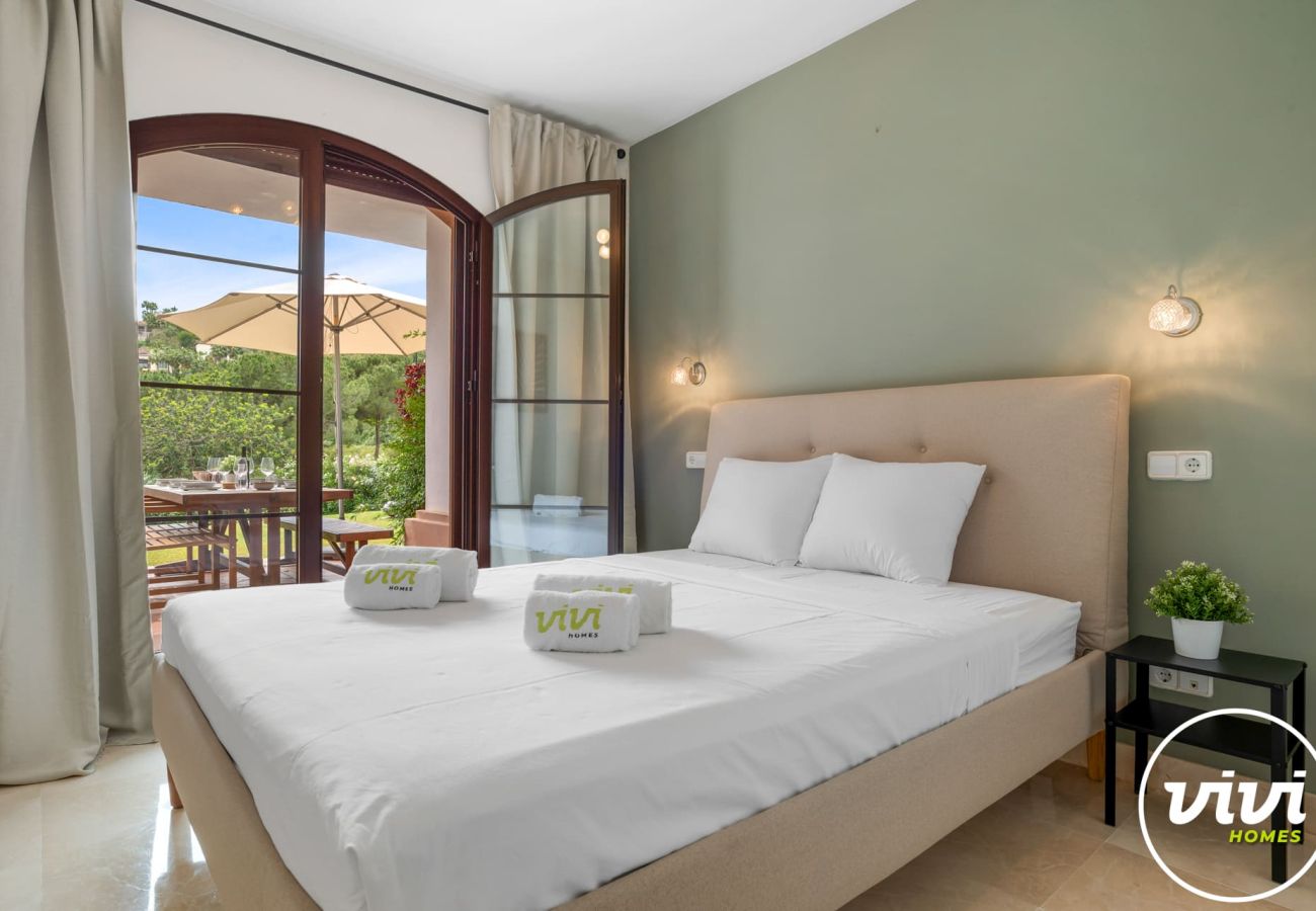 Apartamento en Benahavís - La Vida Dorada | Apartamento con jardín