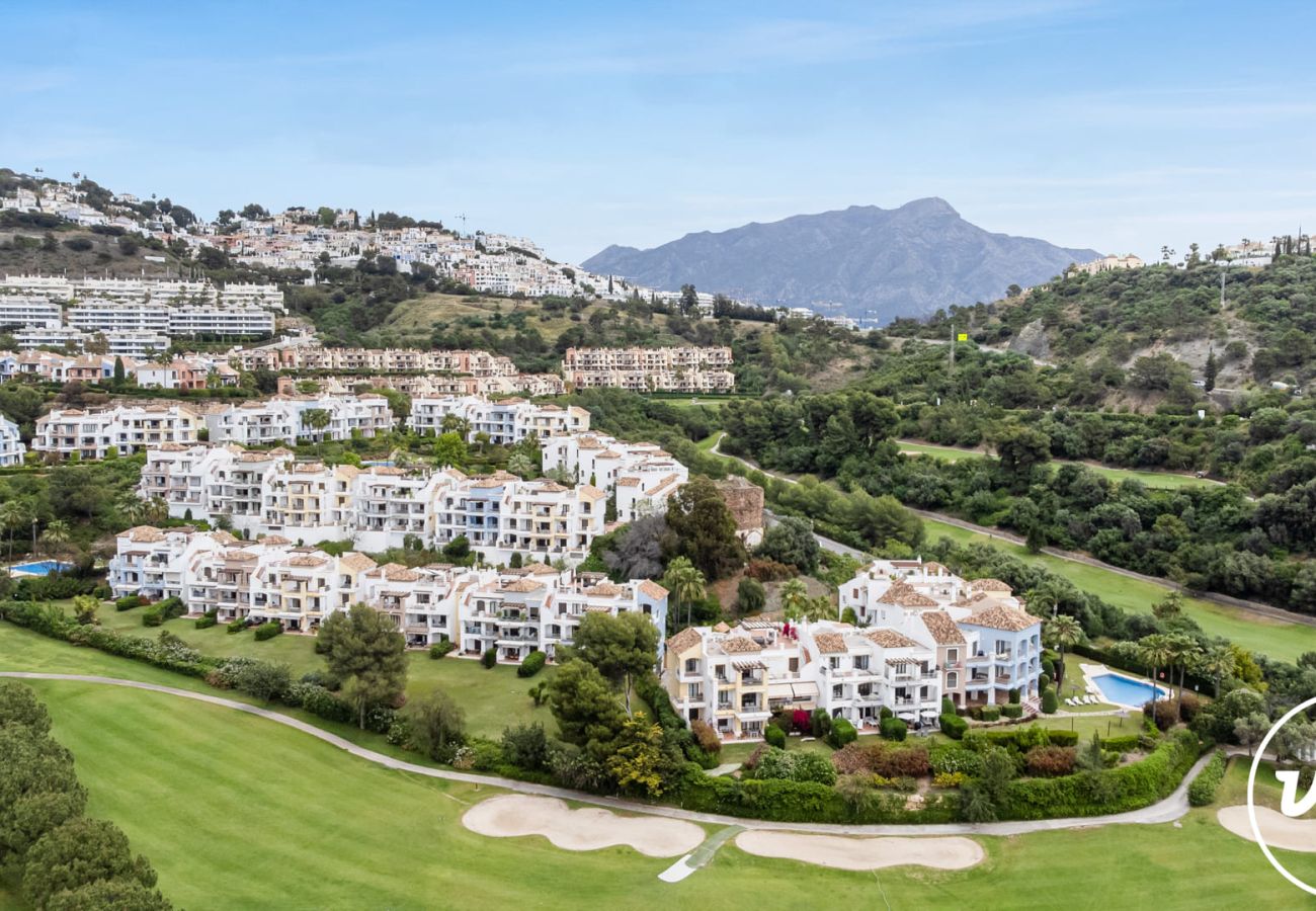 Apartamento en Benahavís - La Vida Dorada | Apartamento con jardín