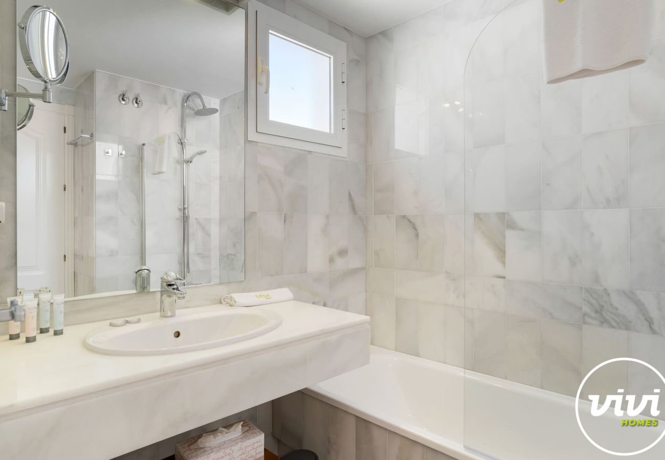 Apartamento en Marbella - Tres Naranjos | Ático con piscina en Marbella