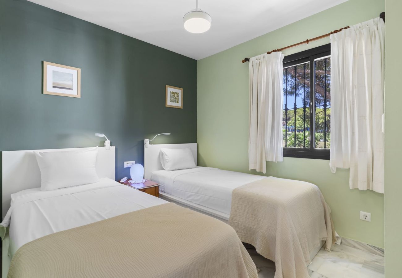 Apartamento en Sitio de Calahonda - Solveig | frenta de la playa con piscina 