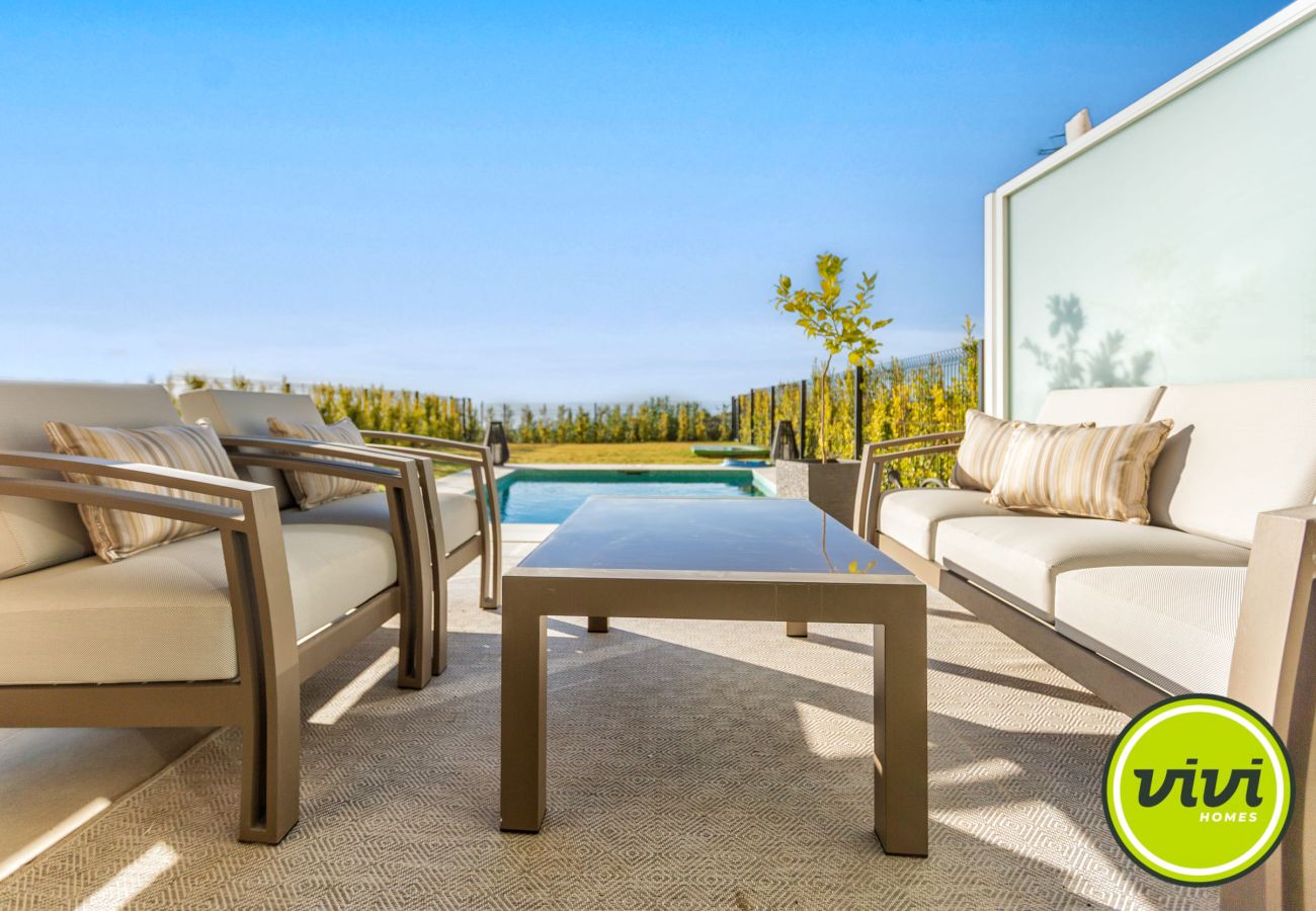 Casa en Estepona - Casa Sol Estepona | con piscina privada y jardín