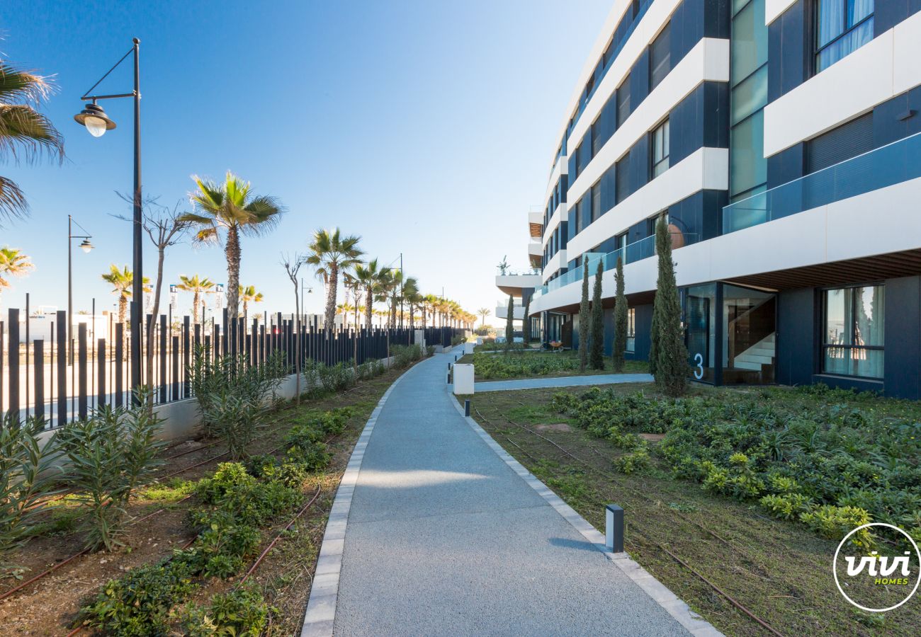 Apartment in Torremolinos - Bambu - Beachfront | Pool