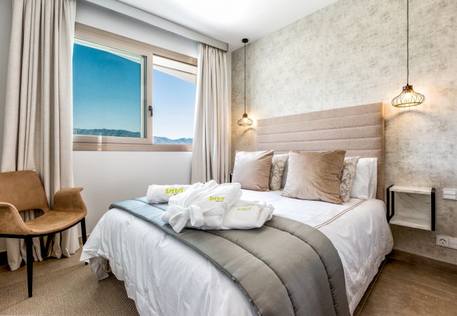 Costa del sol Mijas Costa vakantie appartement Waves luxe interieur slaapkamer 