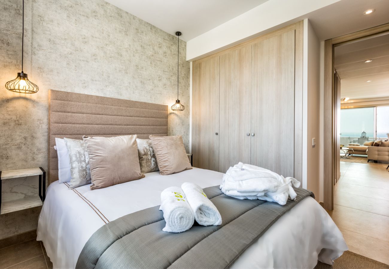 Costa del sol Mijas Costa vakantie apartement Waves luxe interieur slaapkamer 
