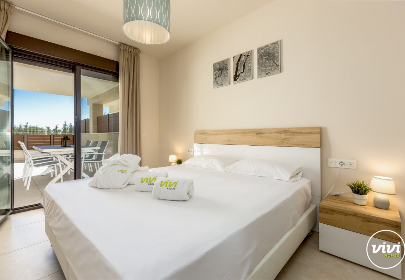Costa del Sol Mijas Costa vakantie appartemen Lotus slaapkamer luxe interieur