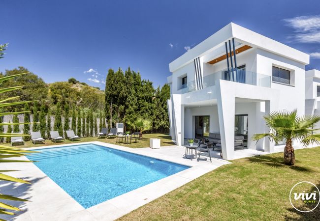 Villa in Sitio de Calahonda - Villa Ruby - Privézwembad | Modern | BBQ