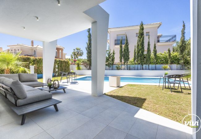 Villa in Sitio de Calahonda - Villa Ruby - Privézwembad | Modern | BBQ