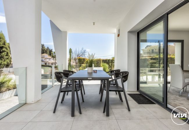 Villa in Sitio de Calahonda - Villa Ruby - Privézwembad | Modern | BBQ