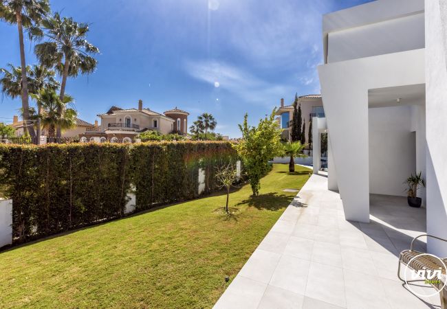 Villa in Sitio de Calahonda - Villa Ruby - Privézwembad | Modern | BBQ