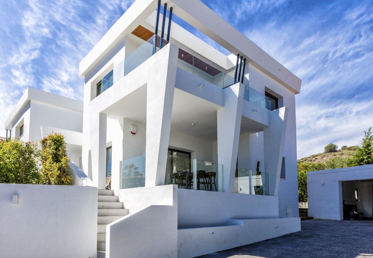 Villa in Sitio de Calahonda - Villa Ruby - Privézwembad | Modern | BBQ