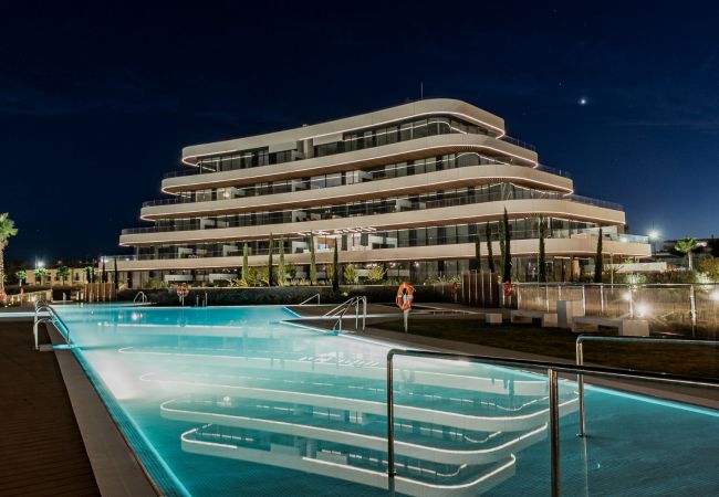Appartement in Torremolinos - Choco | Privézwembad | Strand | Fitnessruimte | Modern