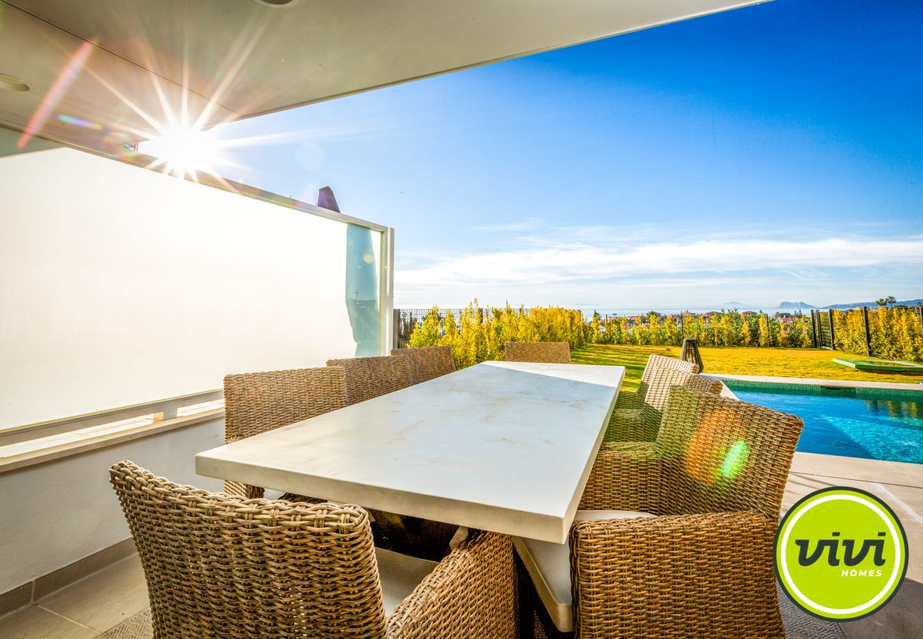 Huis in Estepona - Casa Sol Estepona | met zwembad en tuin