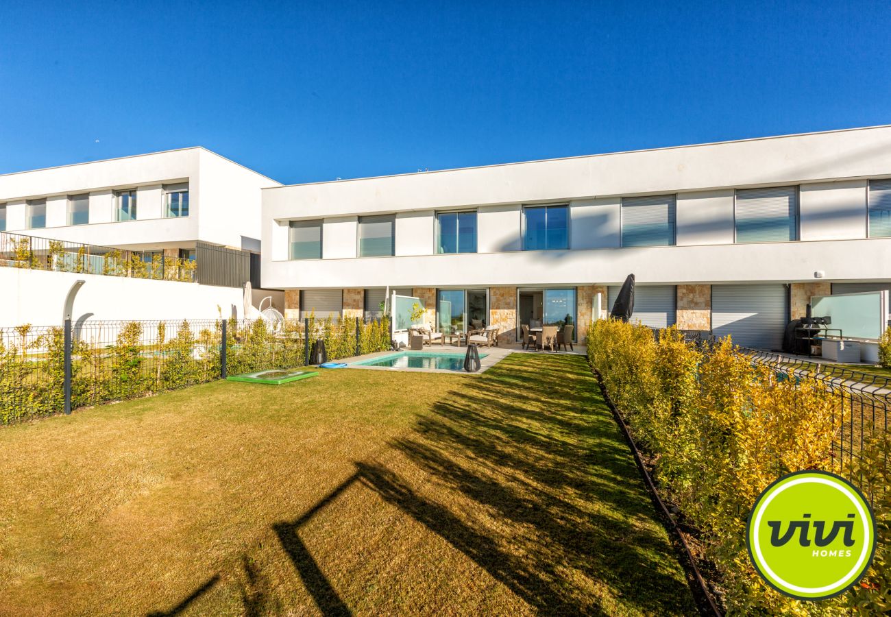 Huis in Estepona - Casa Sol Estepona | met zwembad en tuin