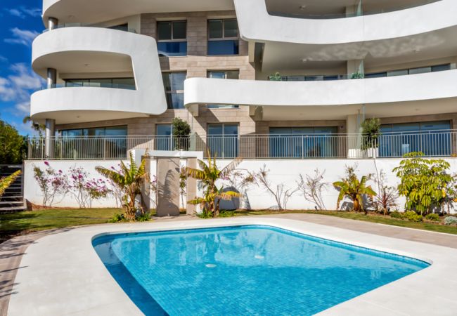 Costa del Sol Mijas Costa holiday apartment Blue View luxury swimming pool 