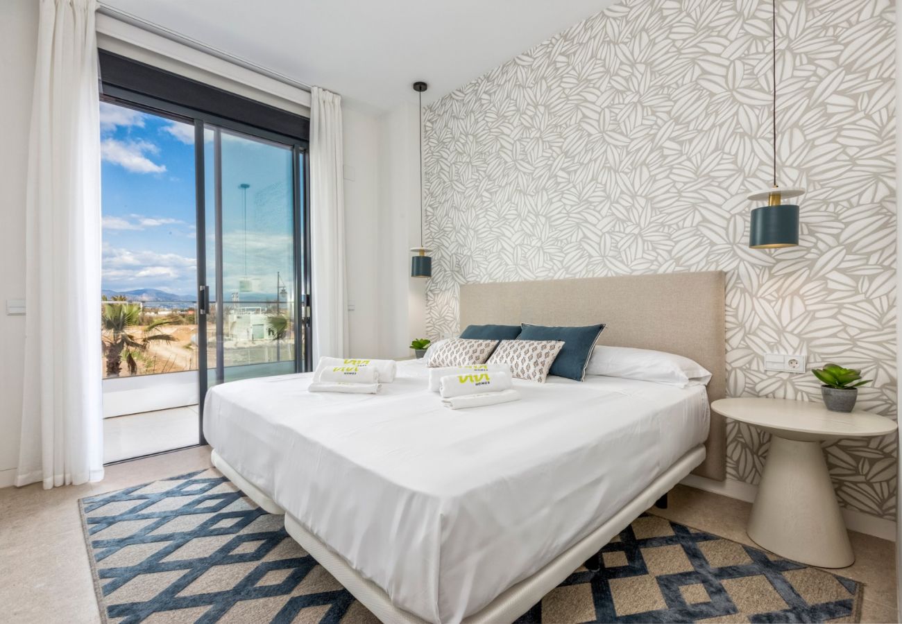 Apartment in Torremolinos - Dalí - Luxury beachfront holiday apartment, Torremolinos 
