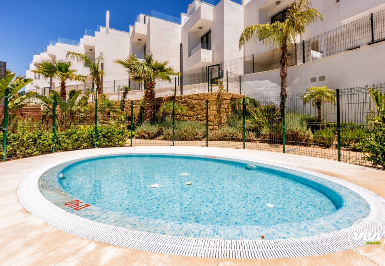 Apartment in Fuengirola - ZUMO - Jacuzzi, BBQ, Pool, close to beach!