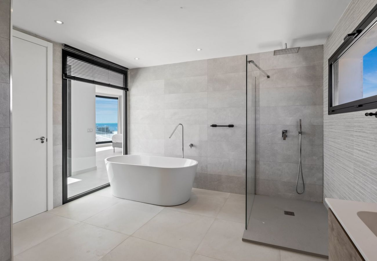 Villa in Fuengirola - Villa Nirvana - Panoramic Views | Jacuzzi | BBQ