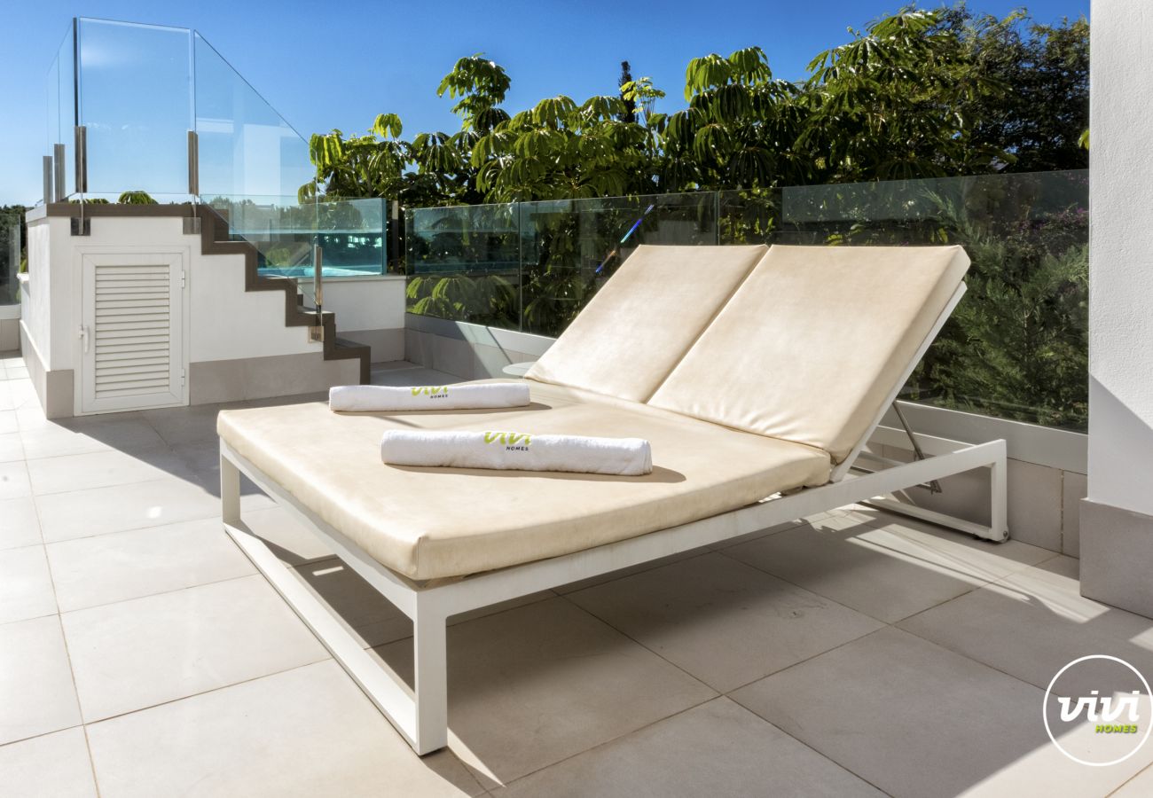 Apartment in Mijas Costa - Palmera - Sunny Terrace | Private Pool | Gym | Sauna