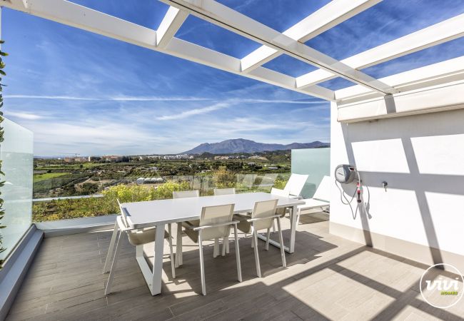 Sunlit terrace, Sonrisa, townhouse in Estepona