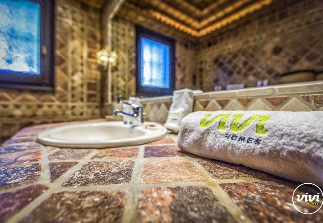 Large bathroom, Villa Bella, Holiday home in Marbella