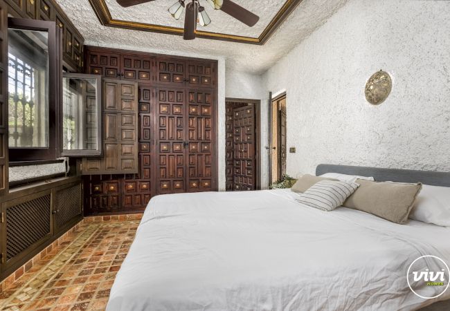 Bedroom with large bed and closet, Villa Bella, Holiday home in Marbella