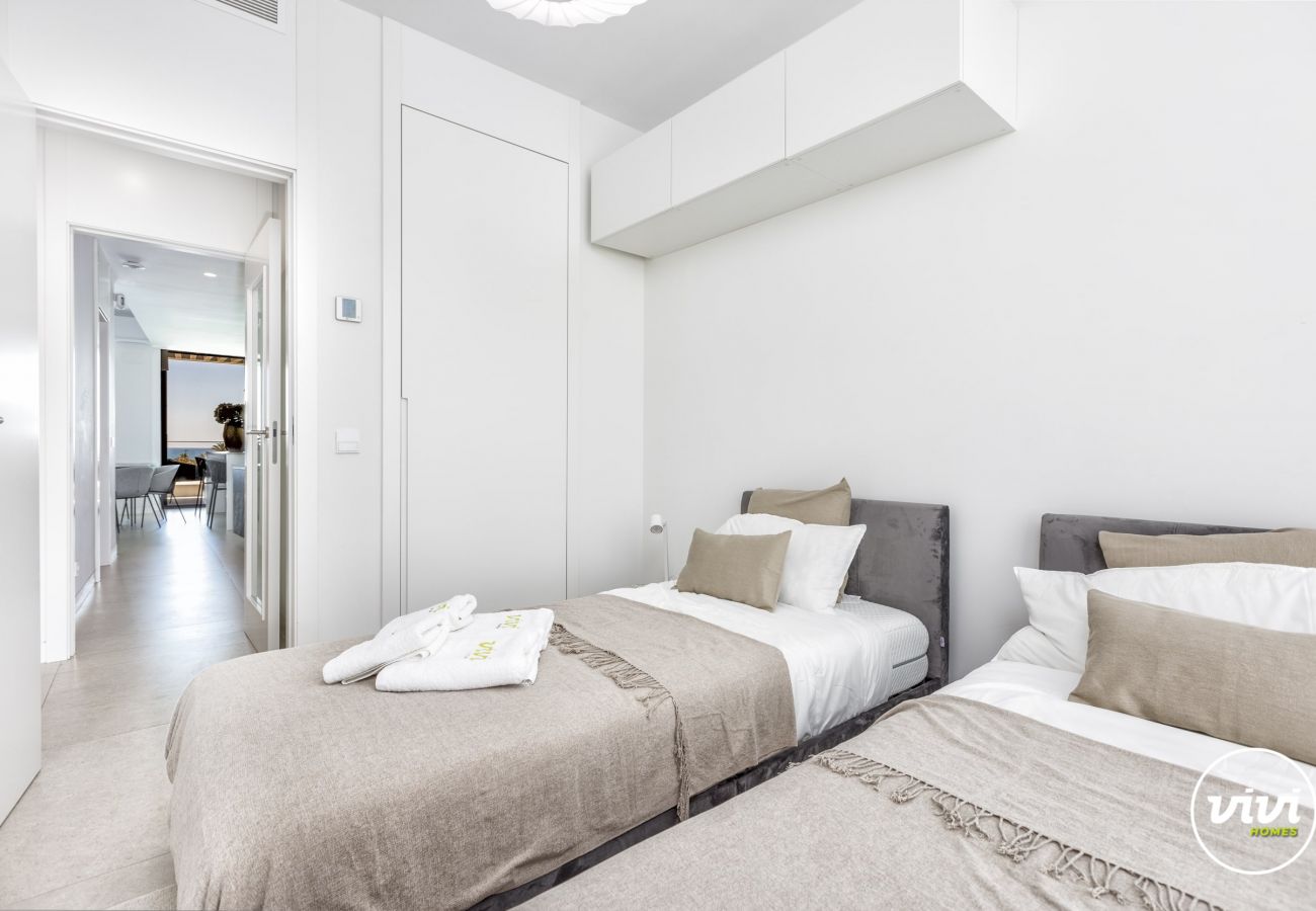 Apartment in Torremolinos - Da Vinci - Pool | Frontline Beach