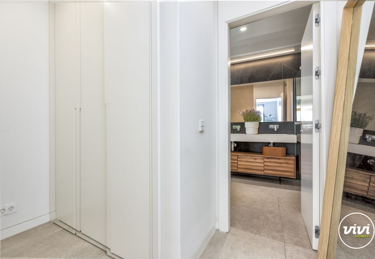 Apartment in Torremolinos - Da Vinci - Pool | Frontline Beach