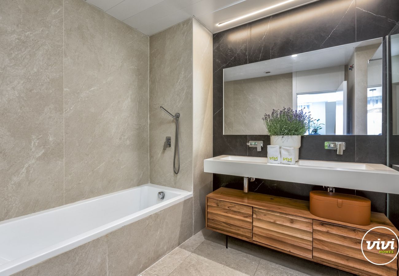 Apartment in Torremolinos - Da Vinci - Pool | Frontline Beach