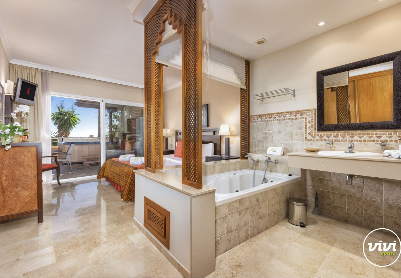 Apartment in Mijas Costa - Olsson | Beachfront apartment with jacuzzi in Mijas costa