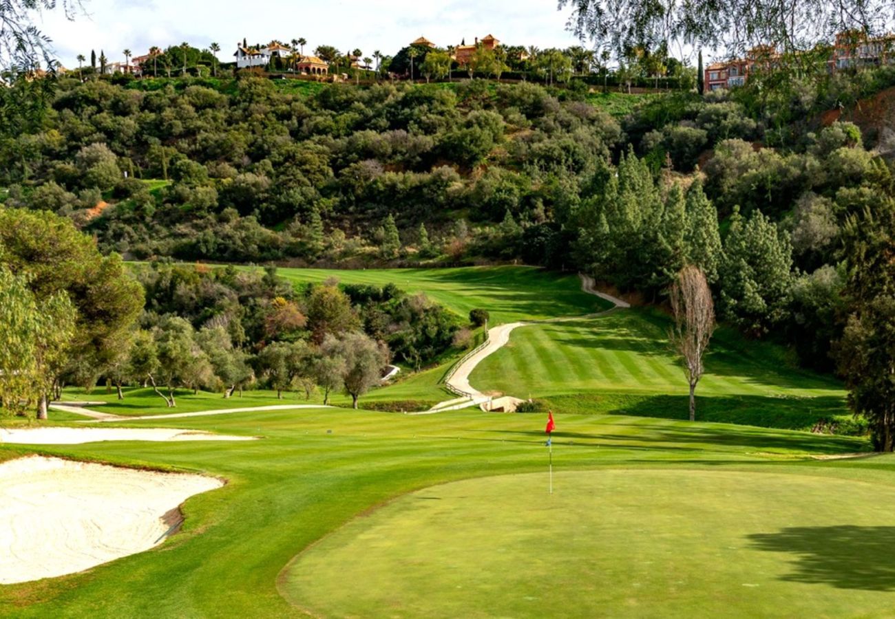 Apartment in Benahavís - El Lago | Apartment with pool in Benahavis 