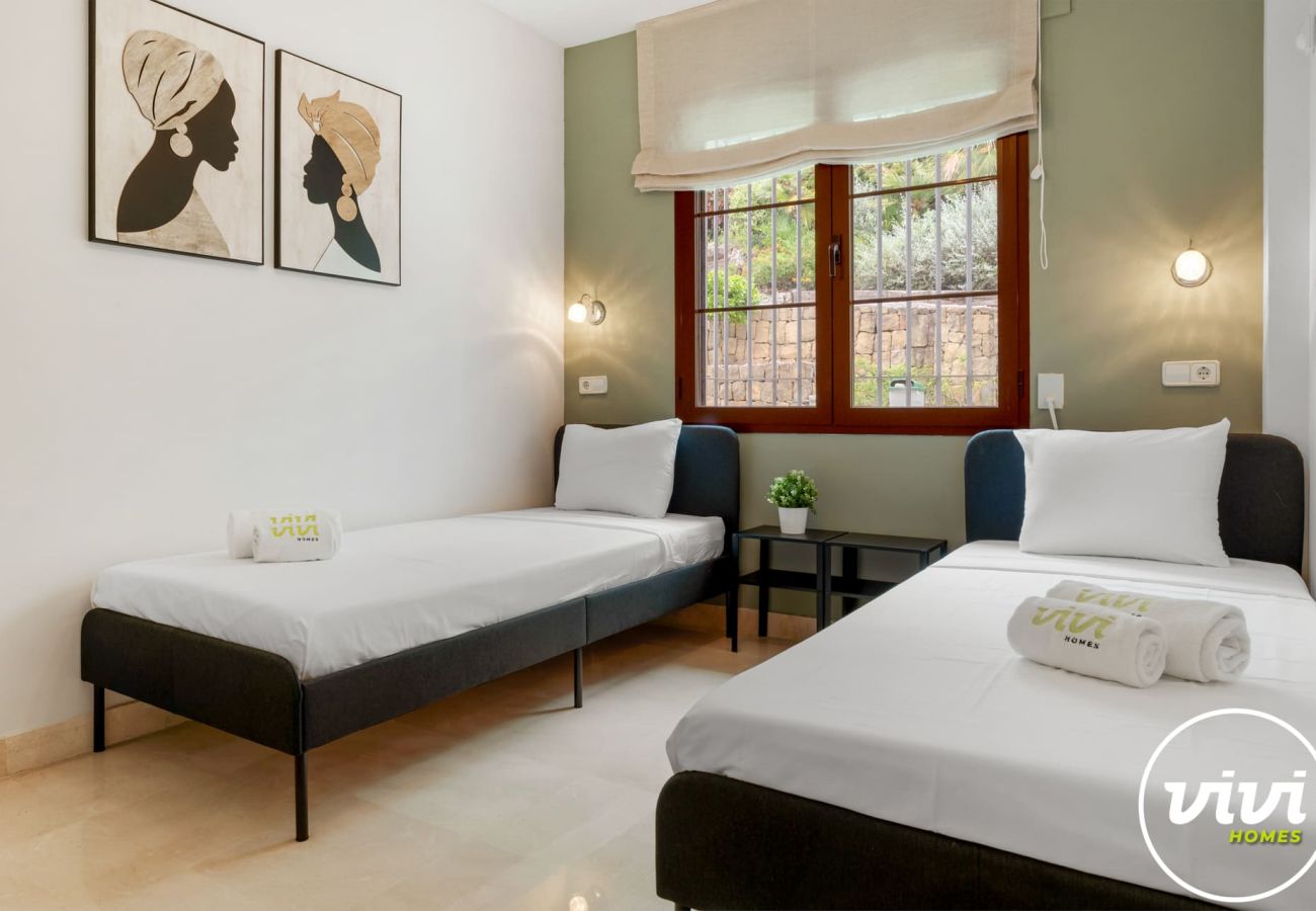 Apartment in Benahavís - La Vida Dorada | Apartment with garden