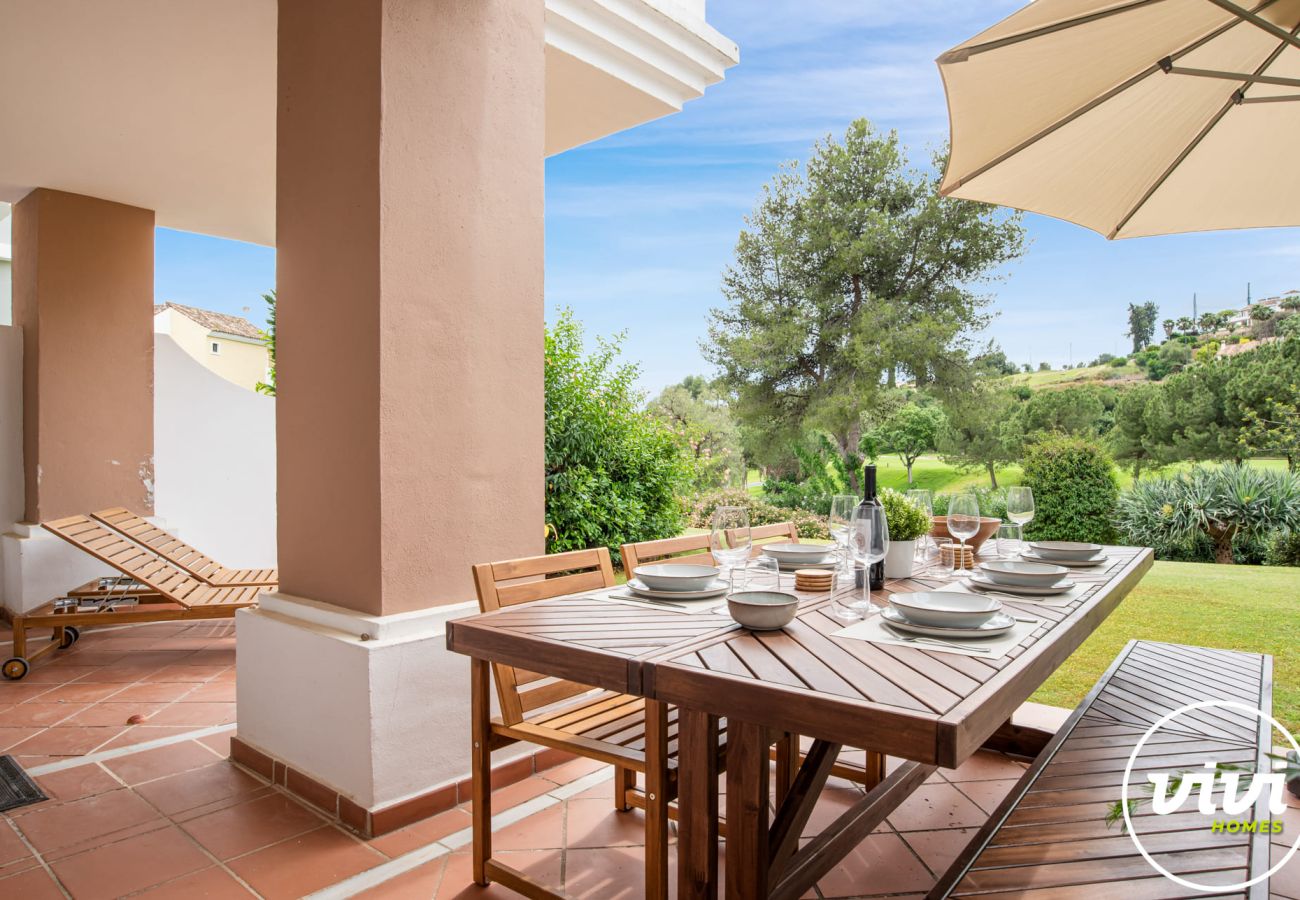 Apartment in Benahavís - La Vida Dorada | Apartment with garden
