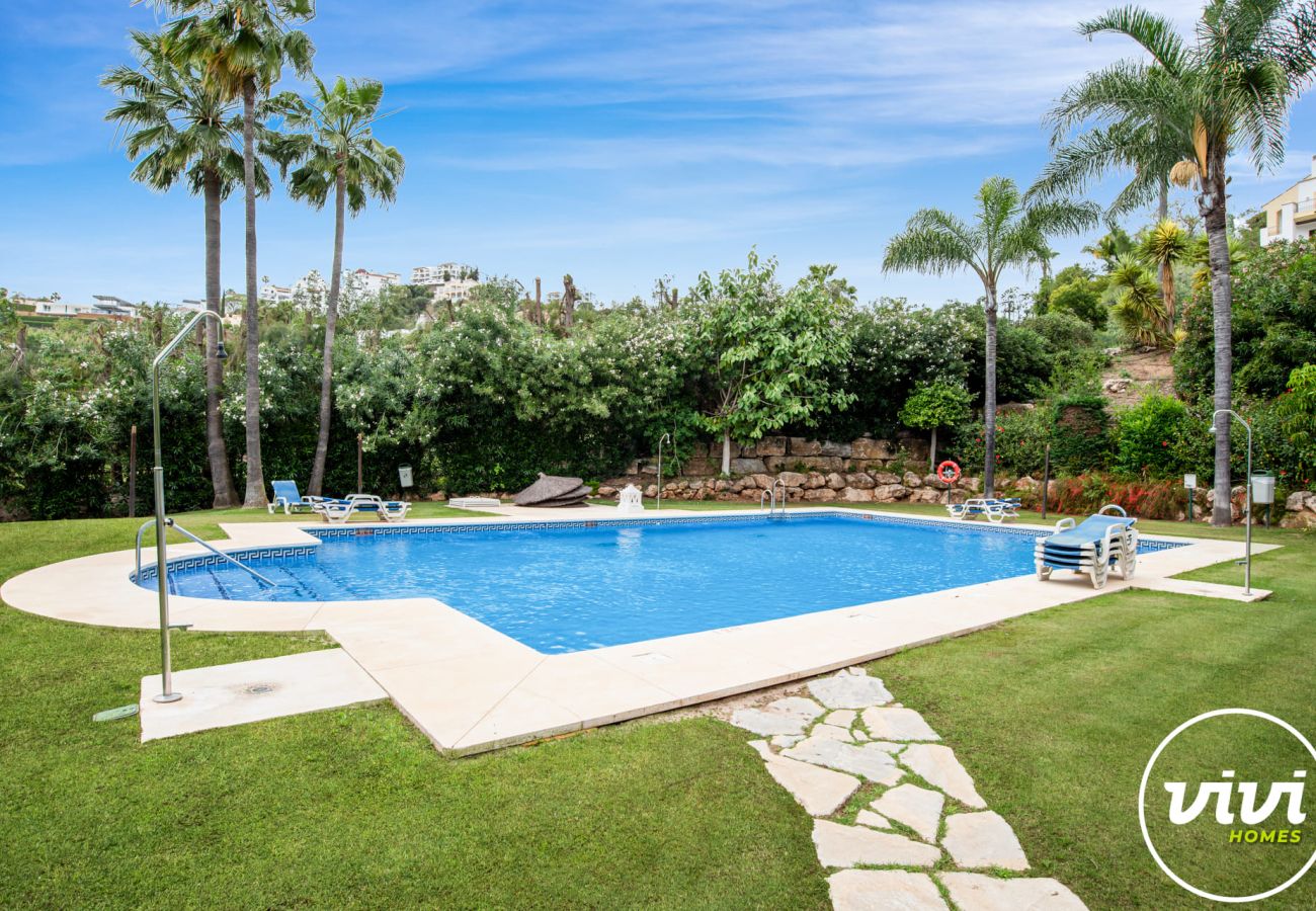 Apartment in Benahavís - La Vida Dorada | Apartment with garden