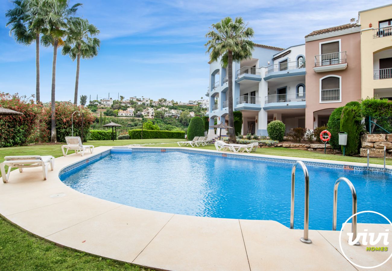 Apartment in Benahavís - La Vida Dorada | Apartment with garden