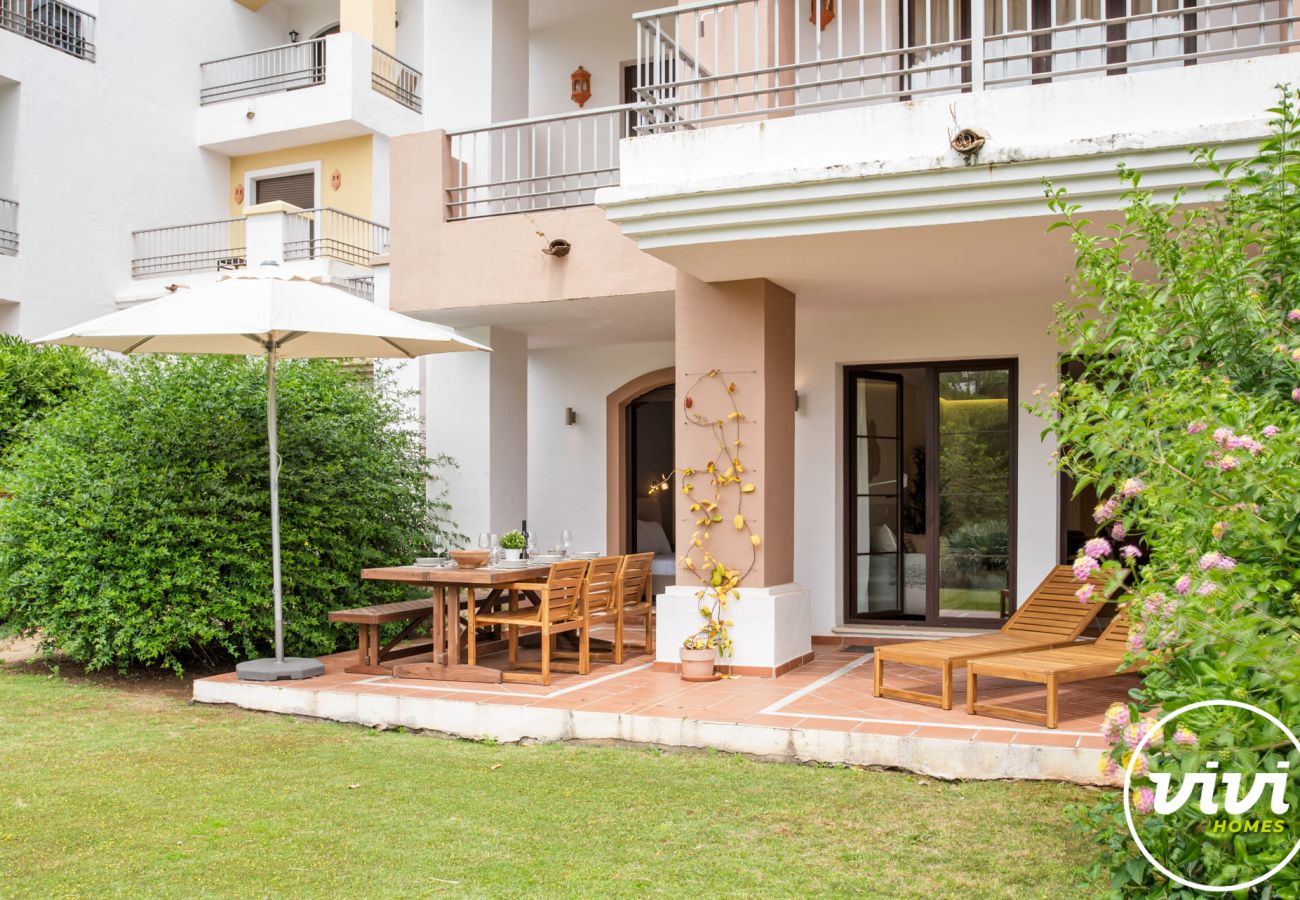Apartment in Benahavís - La Vida Dorada | Apartment with garden