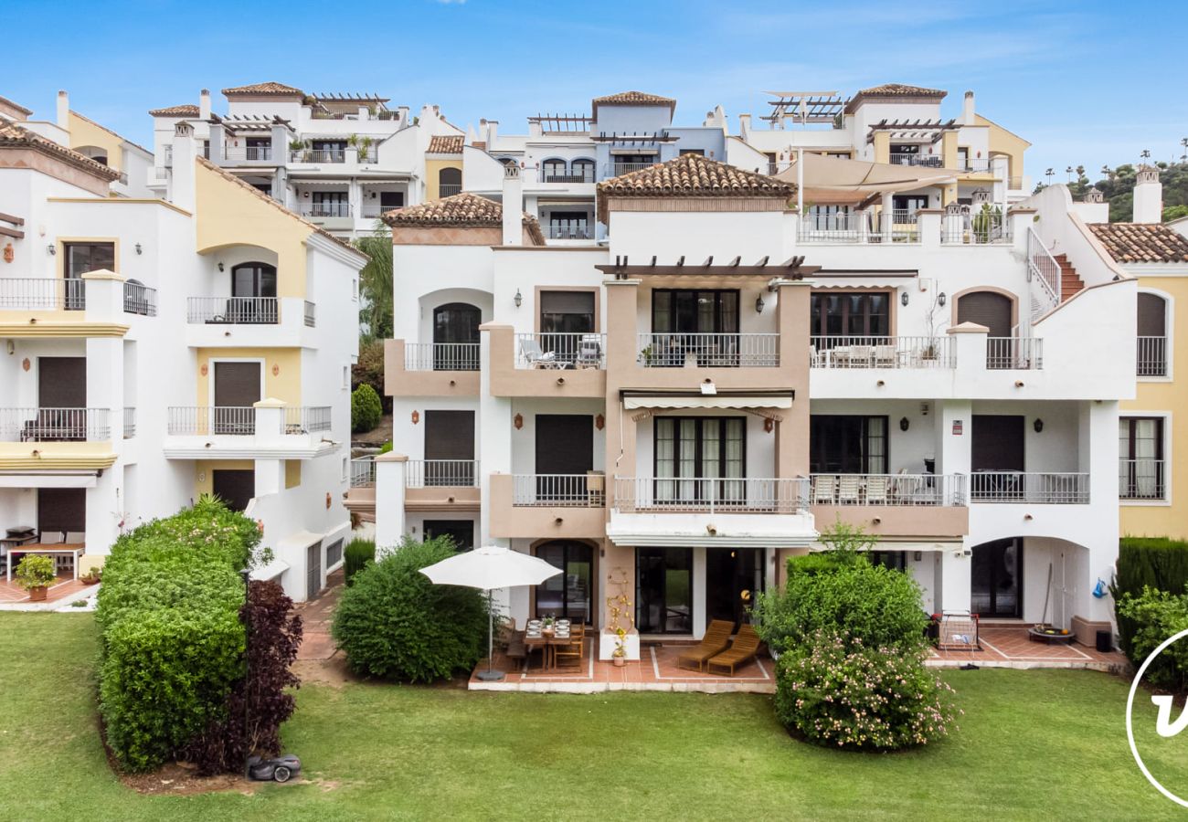 Apartment in Benahavís - La Vida Dorada | Apartment with garden