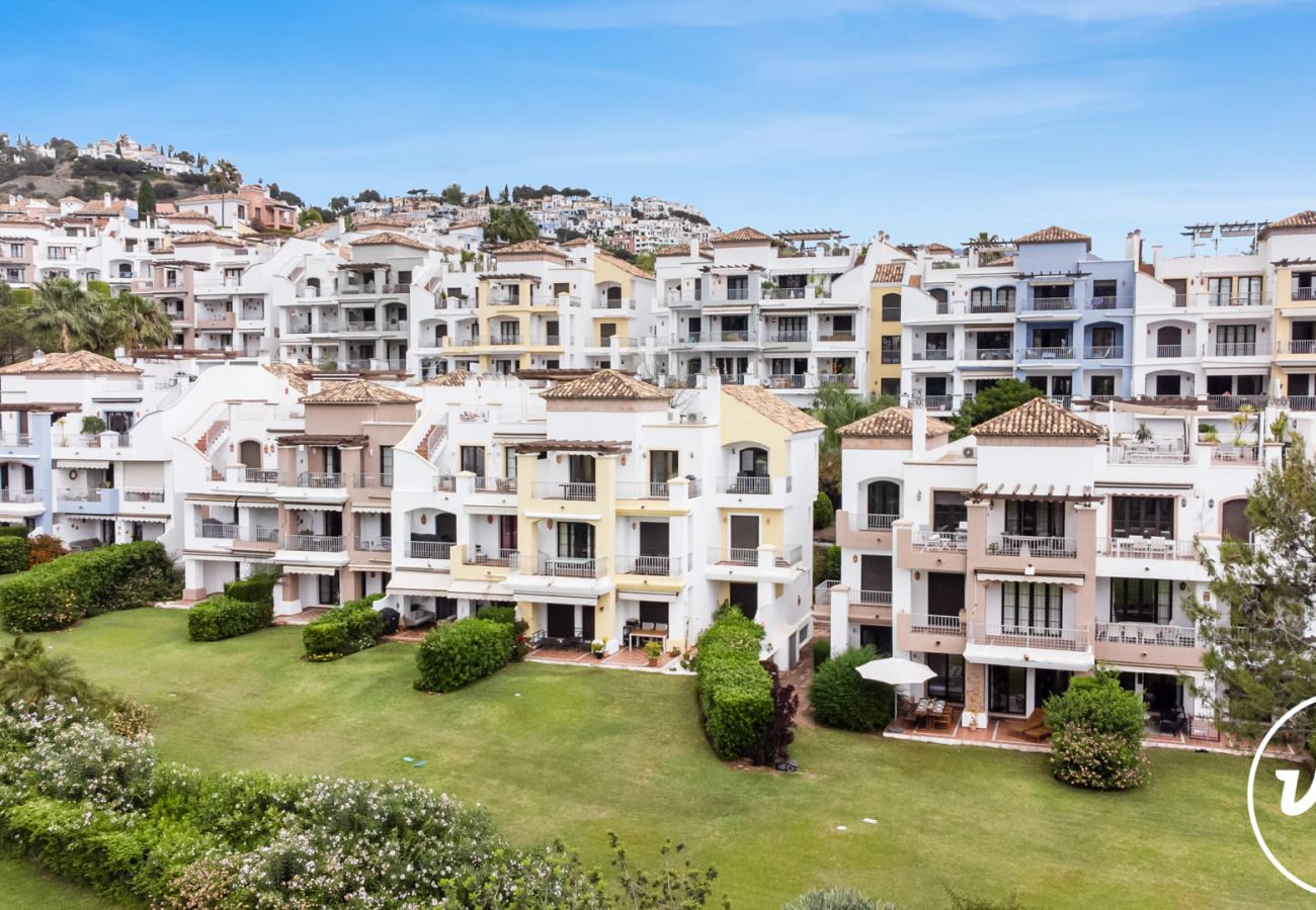 Apartment in Benahavís - La Vida Dorada | Apartment with garden