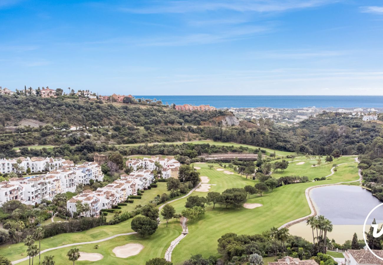 Apartment in Benahavís - La Vida Dorada | Apartment with garden