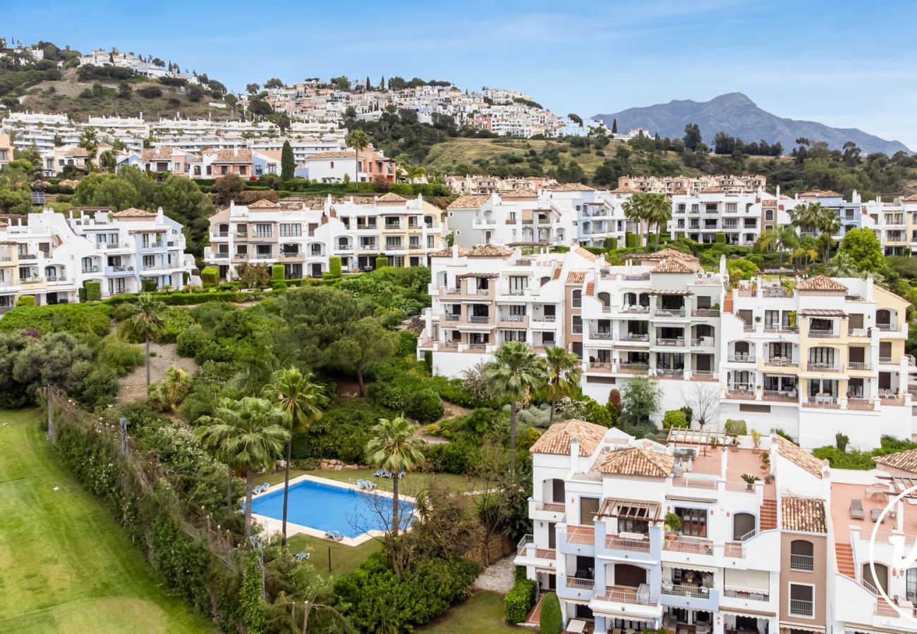 Apartment in Benahavís - La Vida Dorada | Apartment with garden